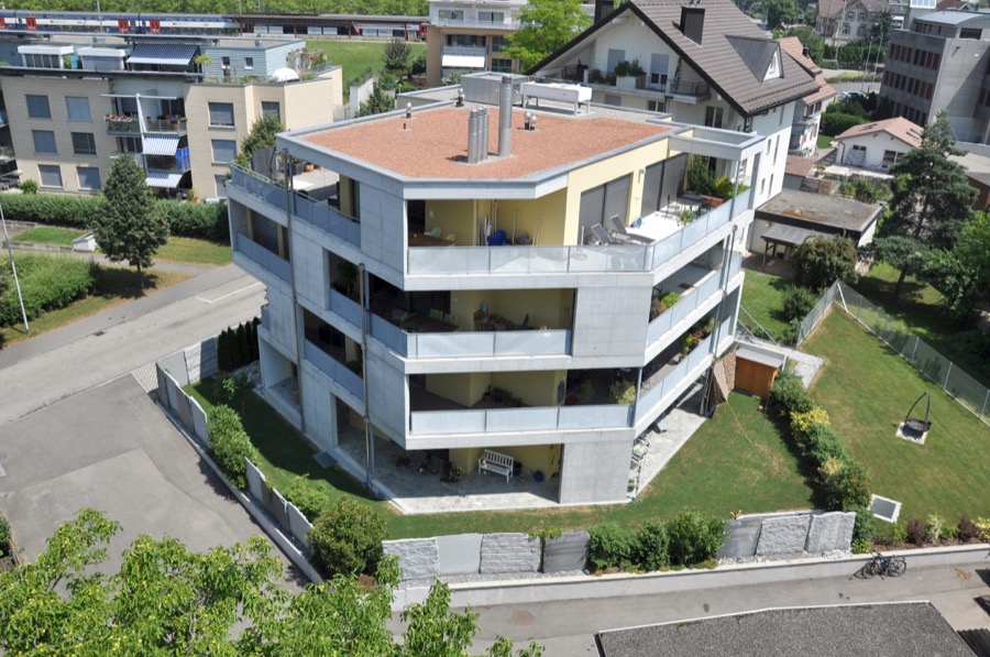 Modernes Mehrfamilienhaus